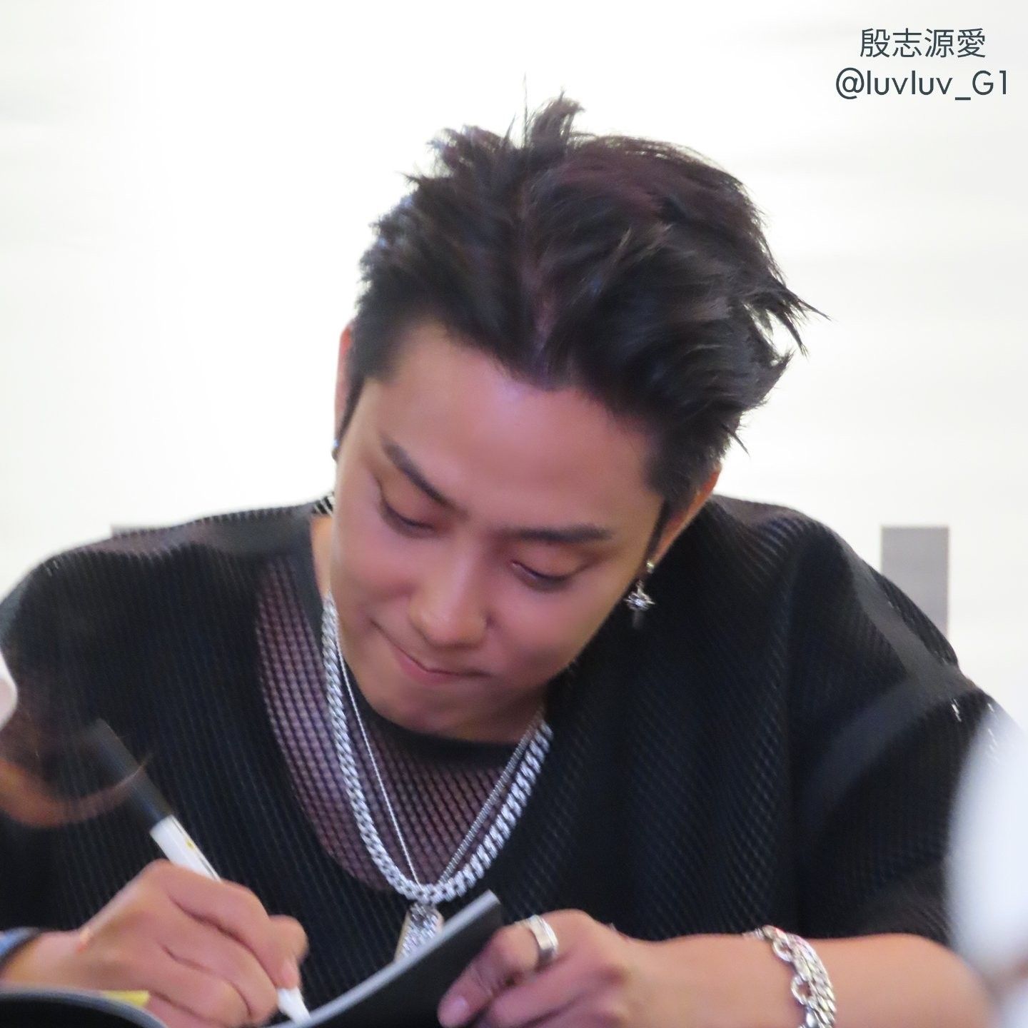 A moment captured by Eun Jiwon (SECHSKIES)'s fan