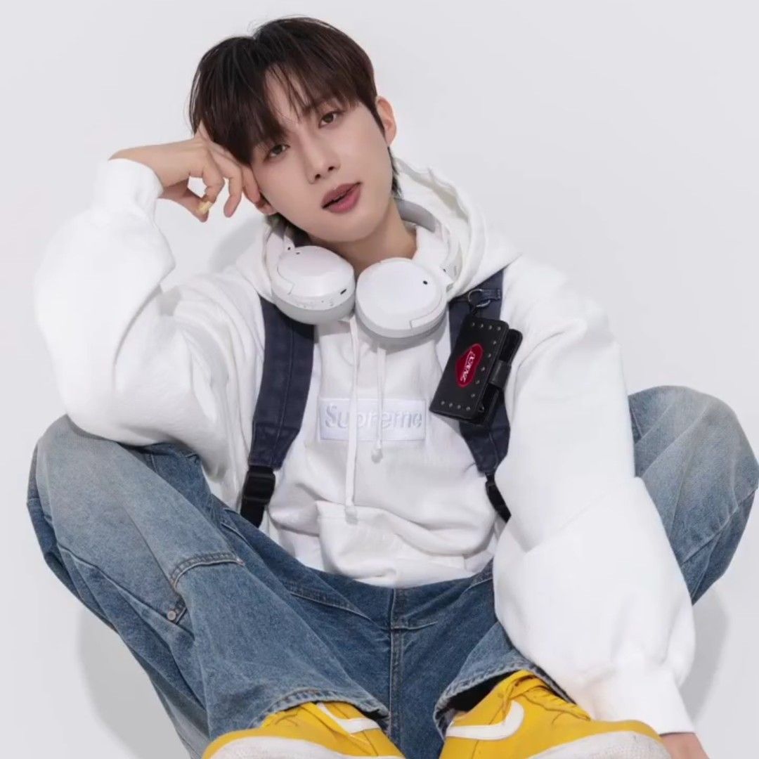Foto terbaru Hui (PENTAGON)