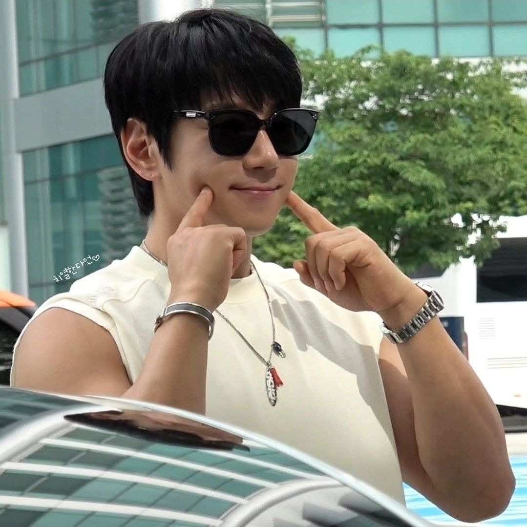 Recent activity shot of Hwang Chiyeol