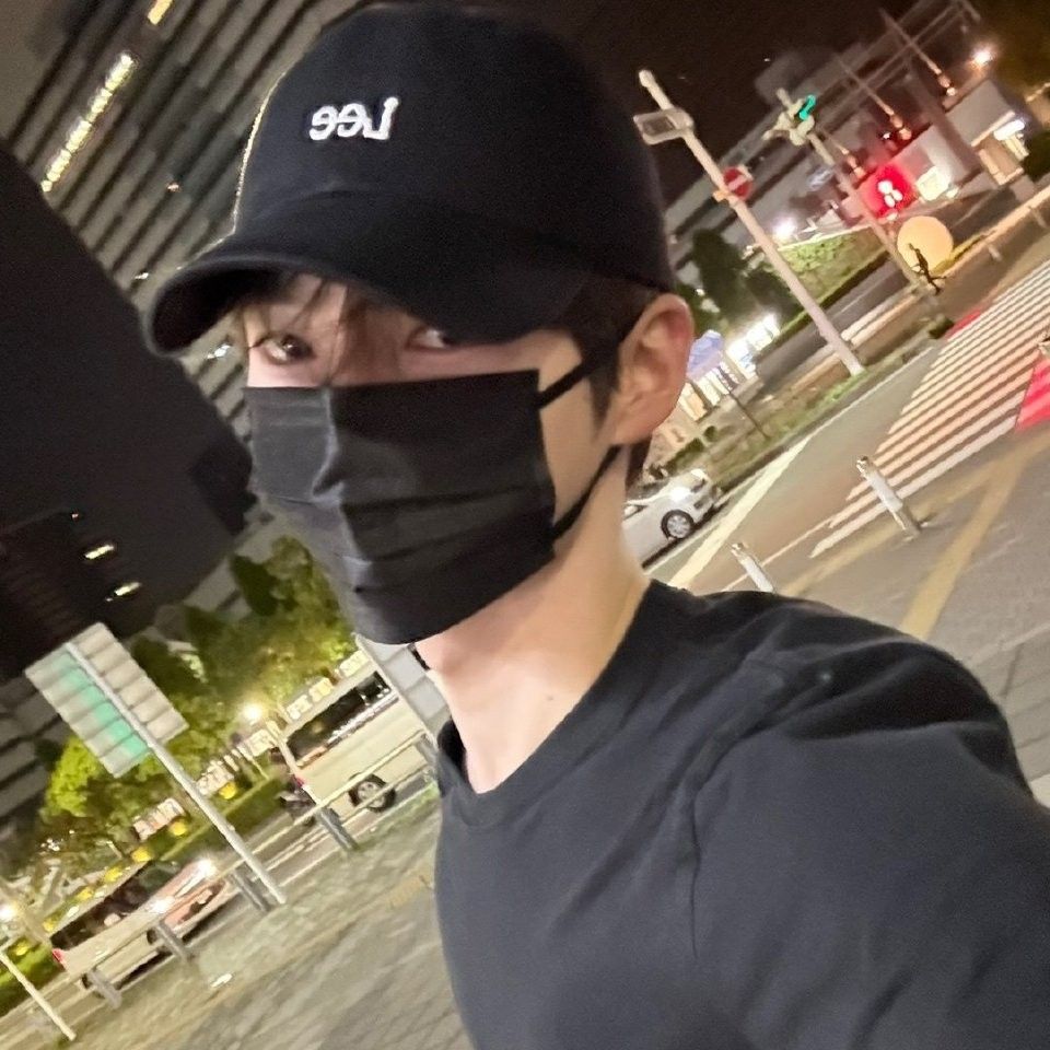 Recent activity shot of Sung Hanbin (ZEROBASEONE)