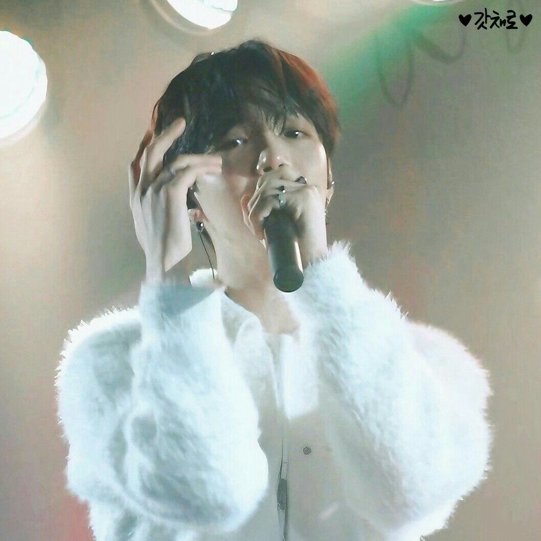 Behind-the-scenes cut of Lim Youngmin
