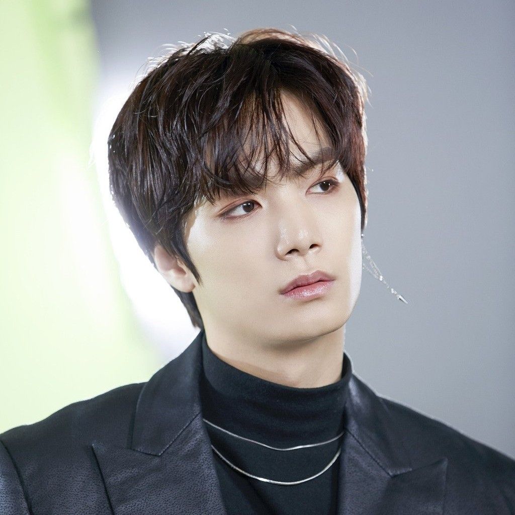 Behind-the-scenes cut of Kim Jonghyeon