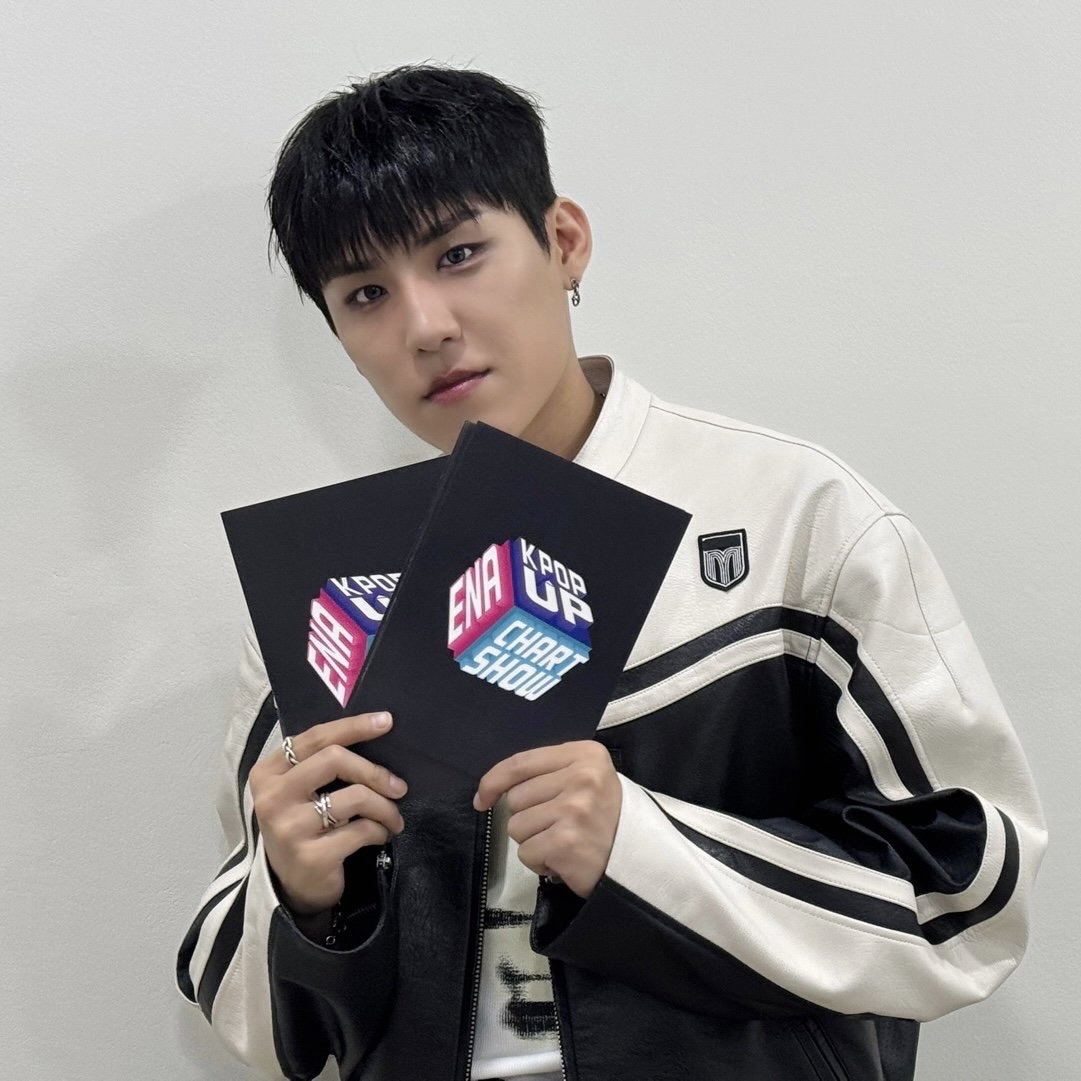 A moment captured by Park Woojin (AB6IX)'s fan