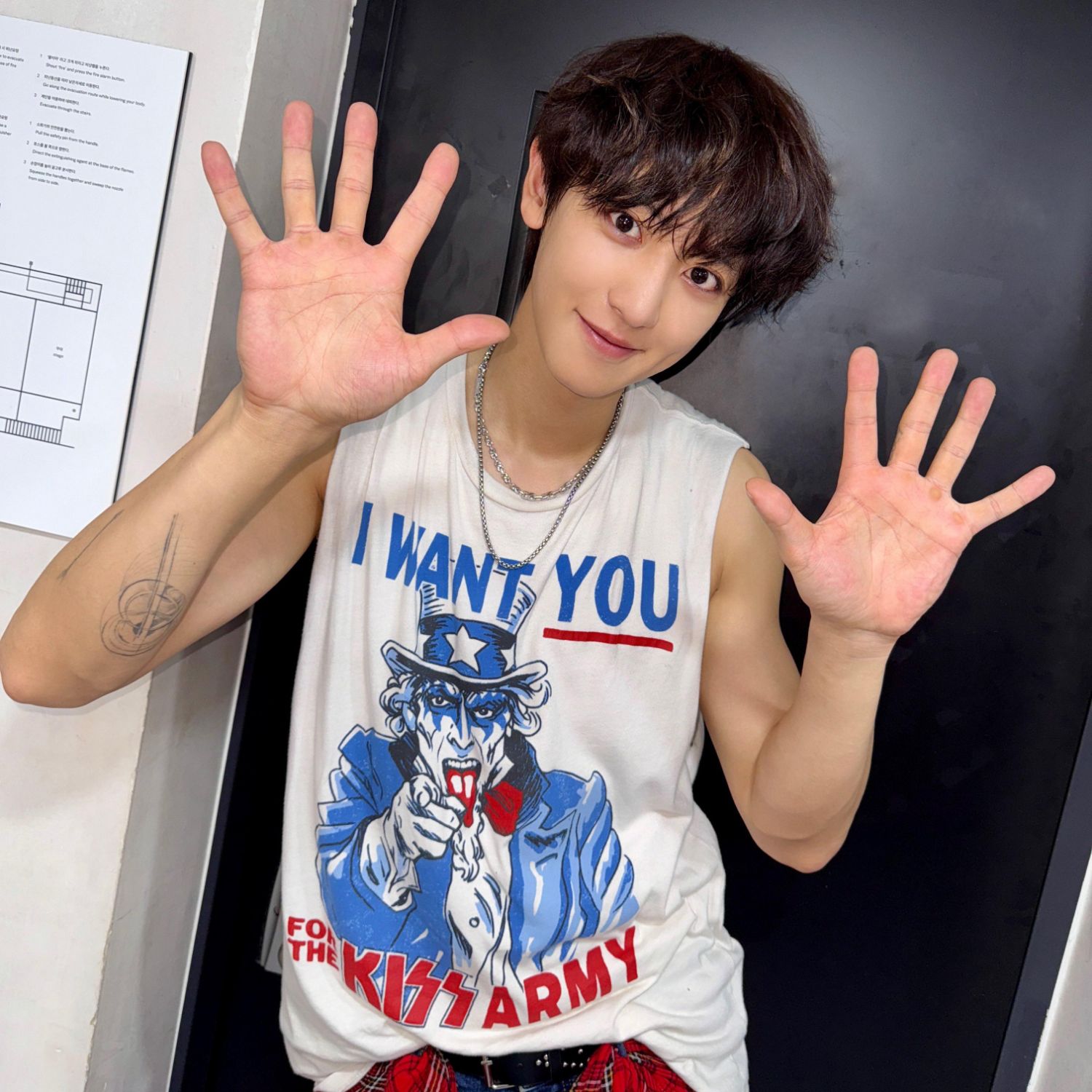 Behind-the-scenes cut of EXO