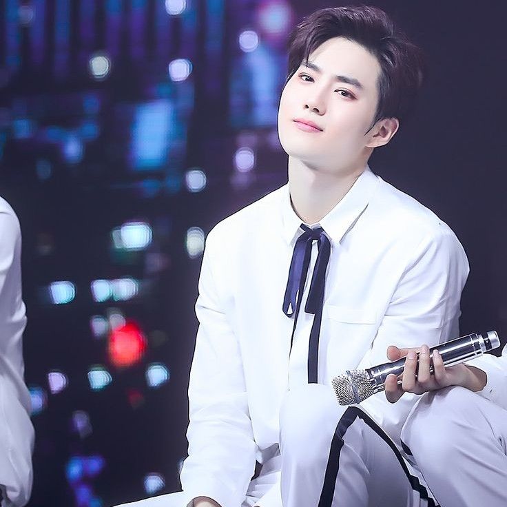 A moment captured by Suho (EXO)'s fan