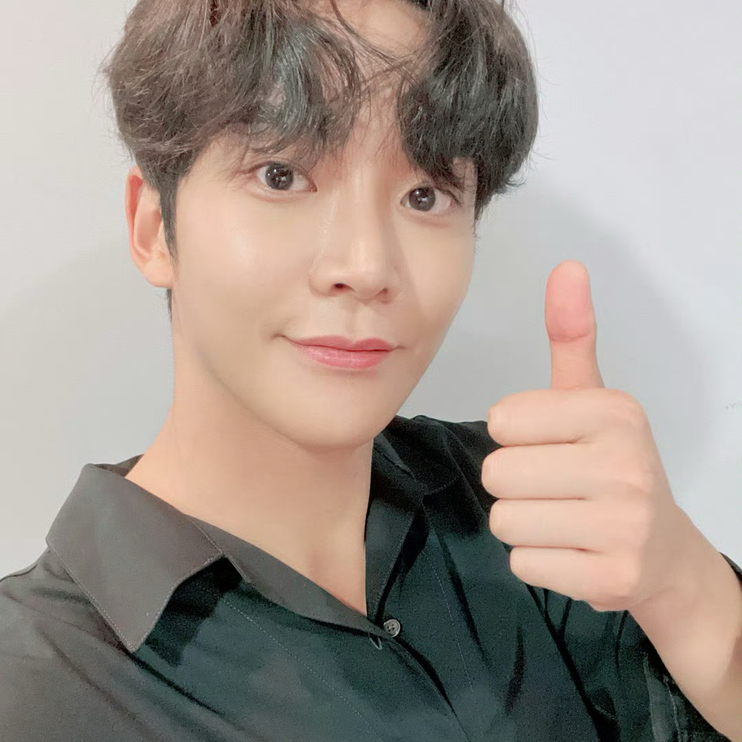 Behind-the-scenes cut of Rowoon