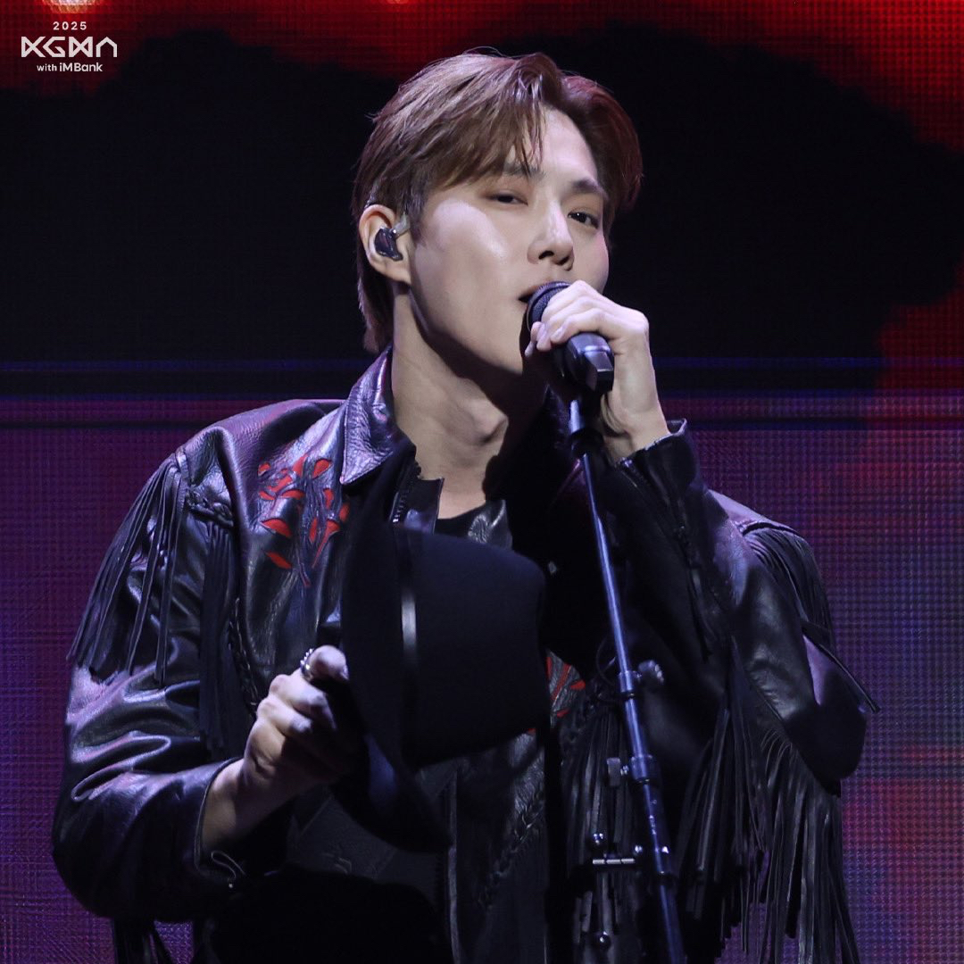 Behind-the-scenes cut of Suho (EXO)