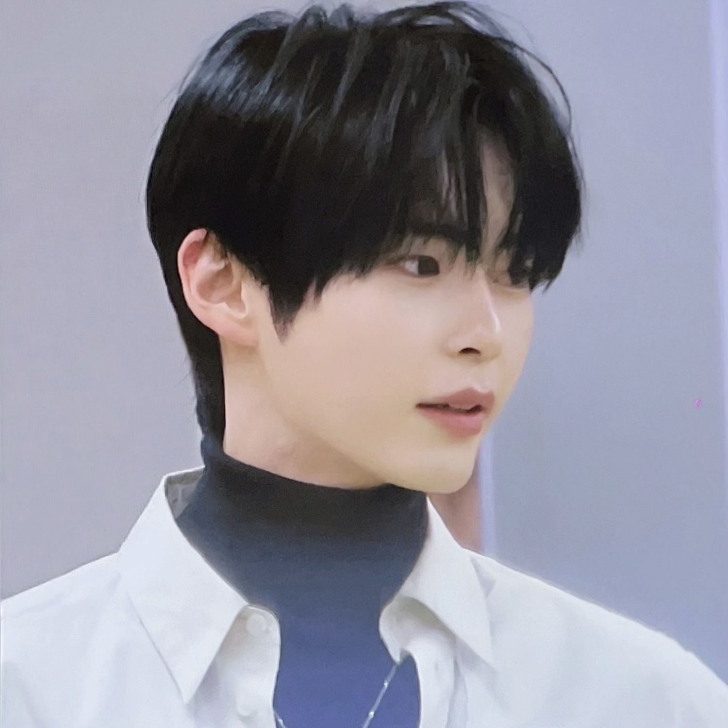 Latest photo of Sung Hanbin (ZEROBASEONE)