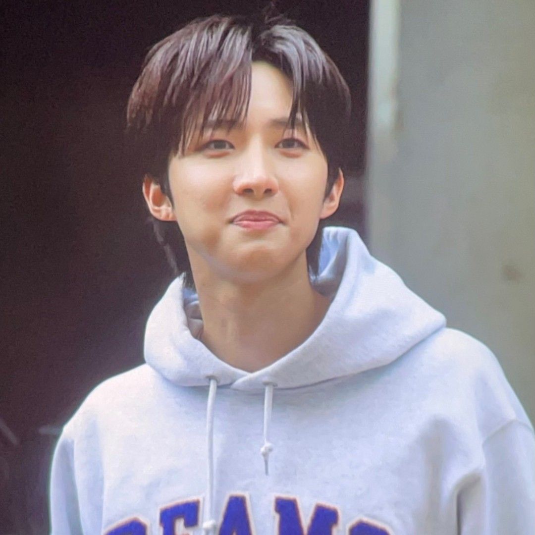 Recent activity shot of Hui (PENTAGON)