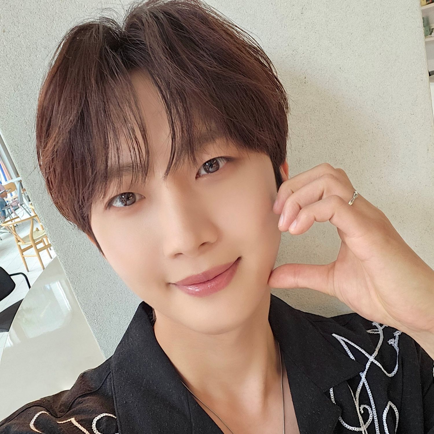 Recent activity shot of Hui (PENTAGON)