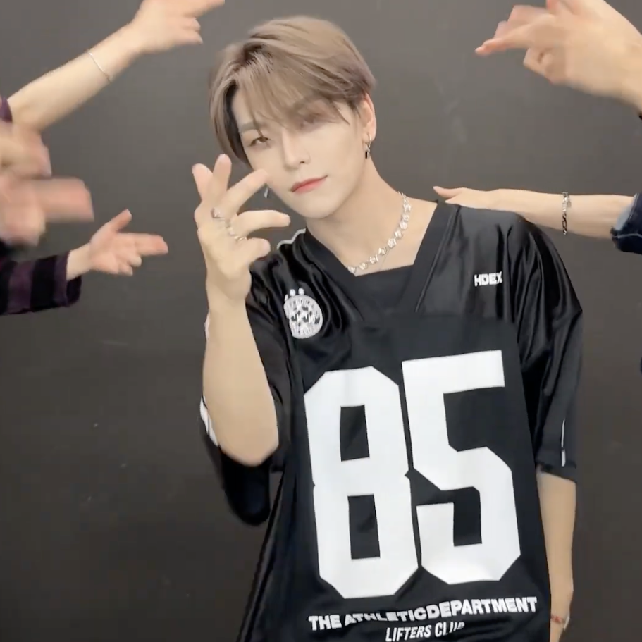 Behind-the-scenes cut of He Xinlong (ALPHA DRIVE ONE)