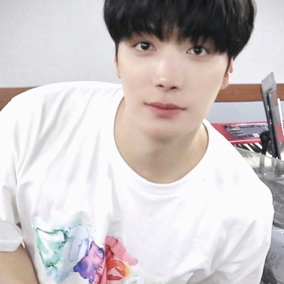 A moment captured by Kim Jonghyeon's fan