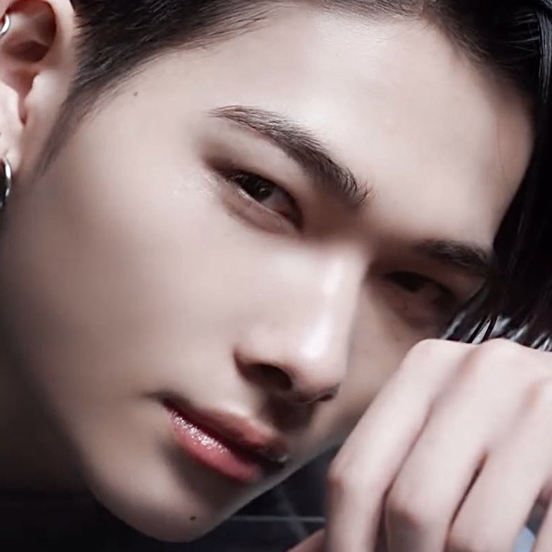 Foto terbaru NI-KI (ENHYPEN)