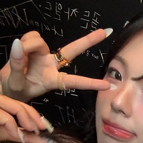 A moment captured by fromis (9)'s fan