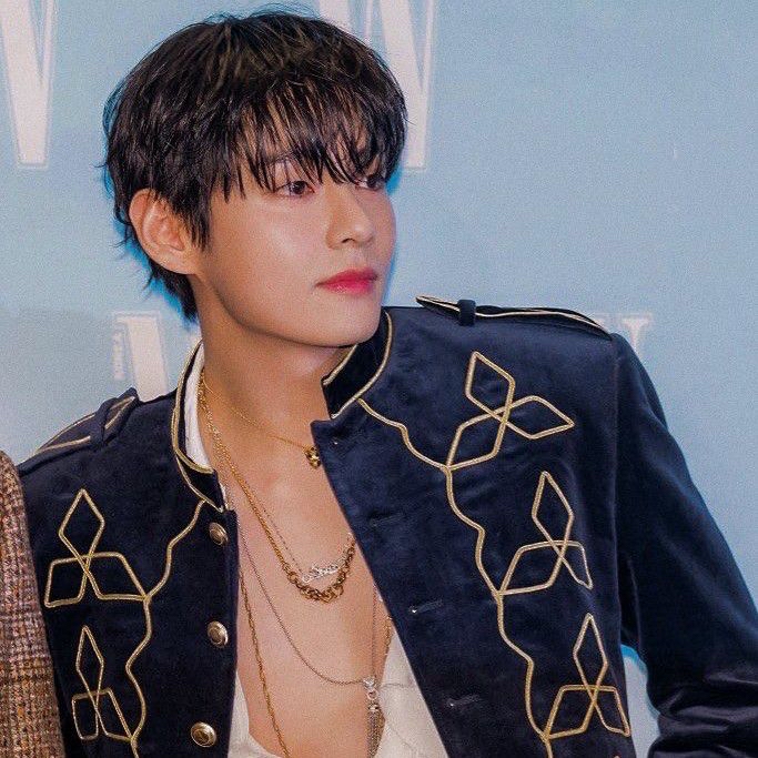 Latest photo of V (BTS)