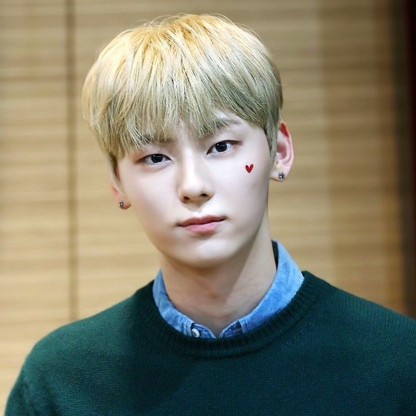 Recent activity shot of Hwang Minhyun