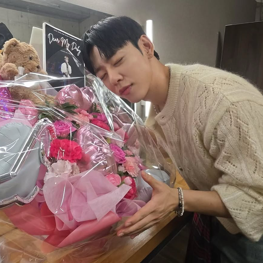 A moment captured by Daehyun (B.A.P)'s fan