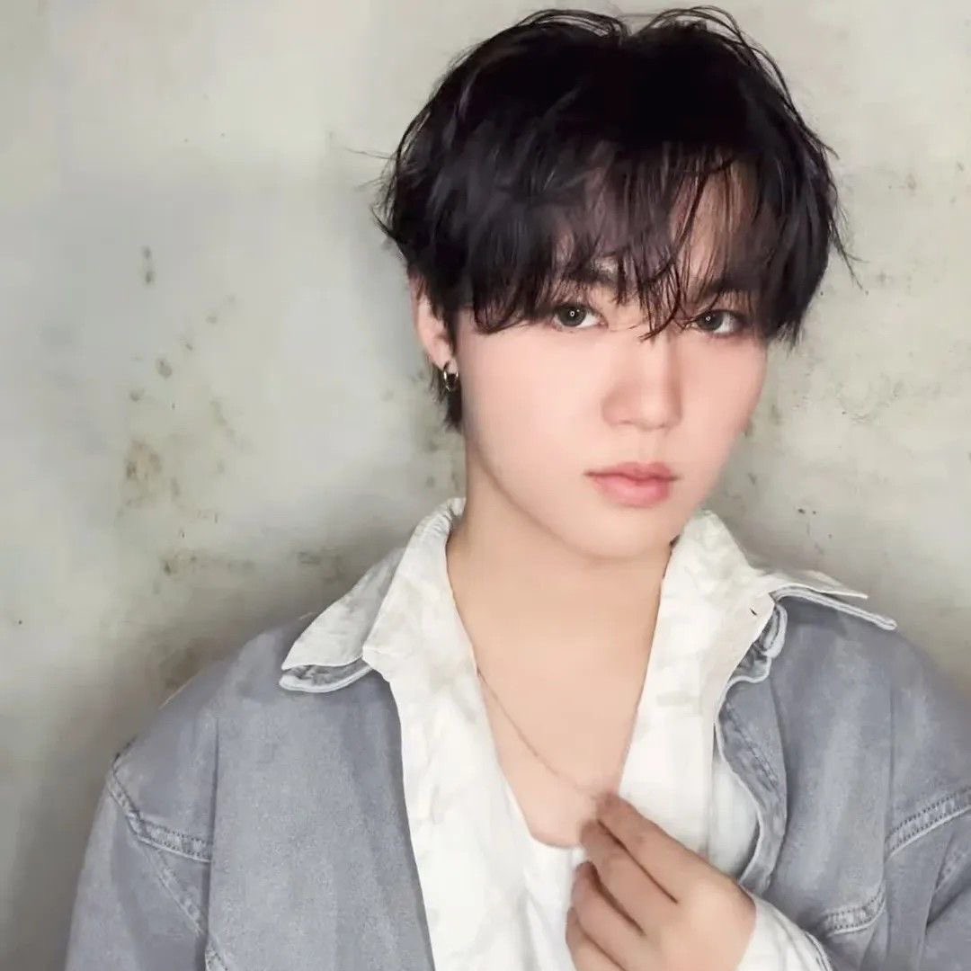 Recent activity shot of Doyoung (TREASURE)