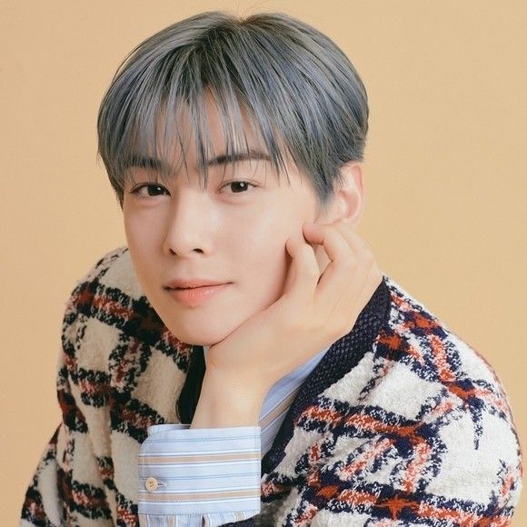 Foto aktivitas terbaru Eunwoo (ASTRO)