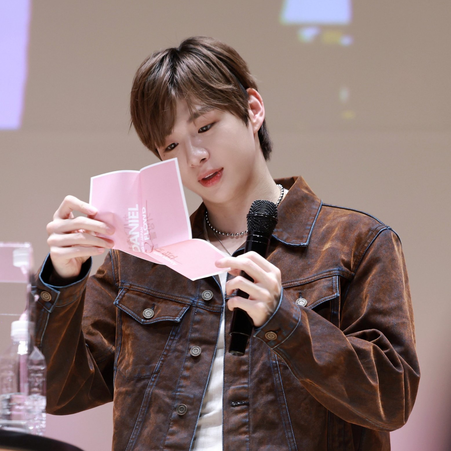 Behind-the-scenes cut of Kang Daniel