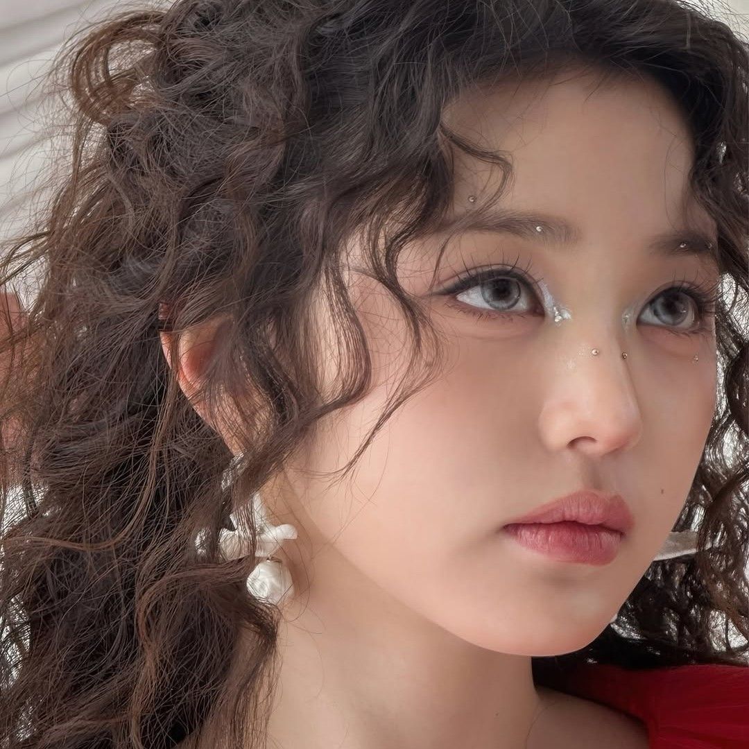 Behind-the-scenes cut of IZ*ONE