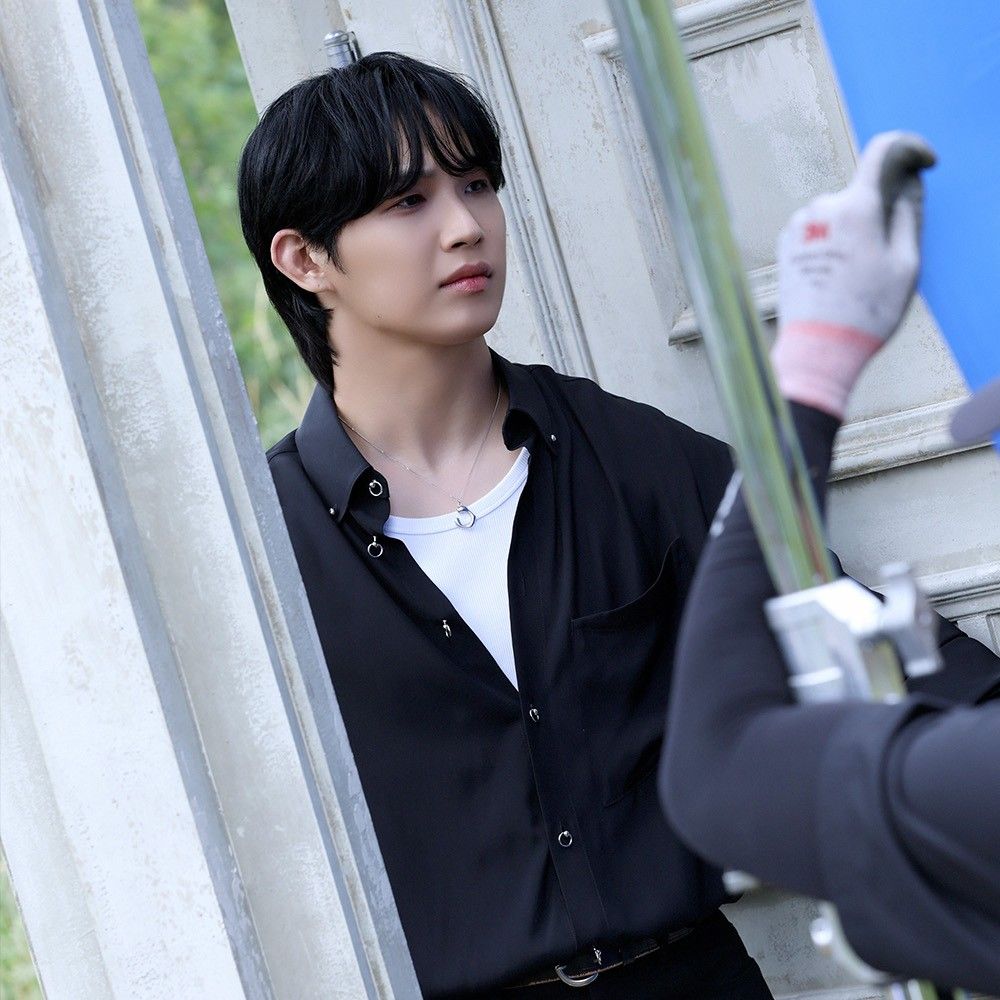 Behind-the-scenes cut of Lim Hyunsik (BTOB)