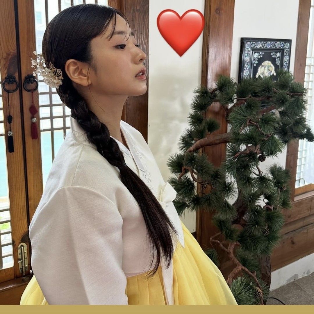 Recent activity shot of Yoon Bomi (Apink)