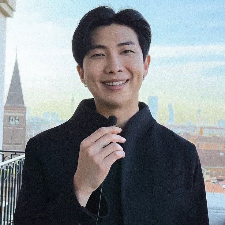 Behind-the-scenes cut of BTS