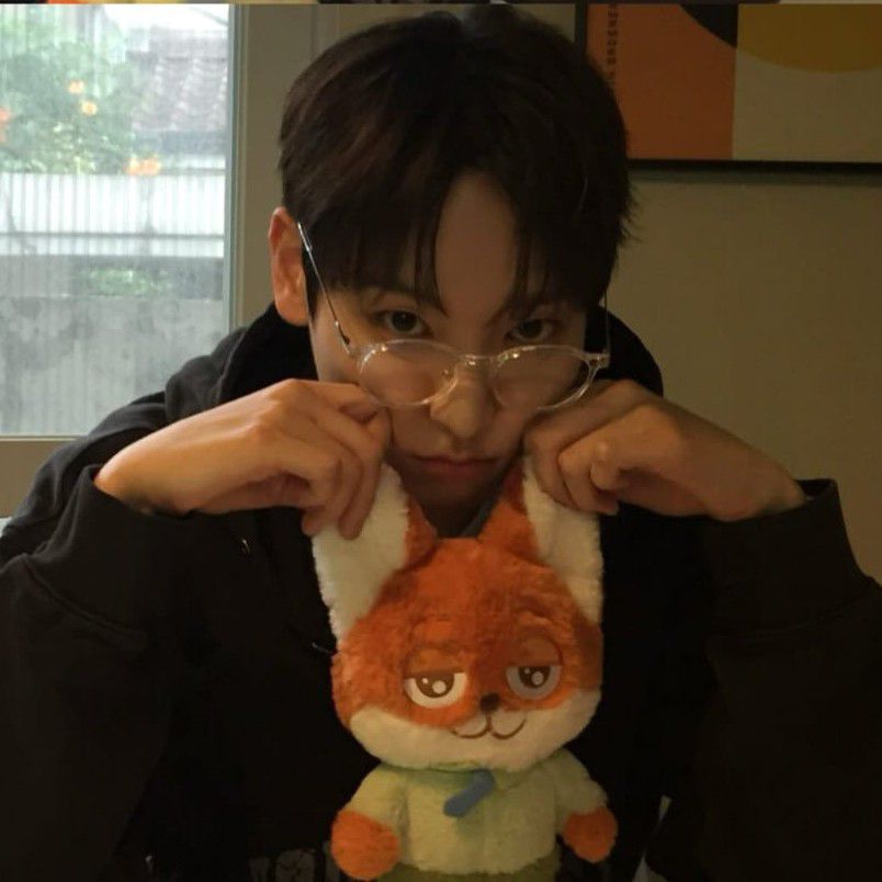 Behind-the-scenes cut of Inseong (SF9)