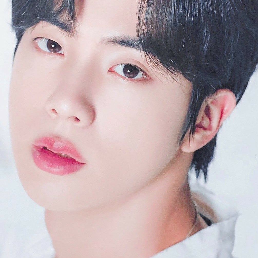 Momen yang diabadikan oleh penggemar Jin (BTS)