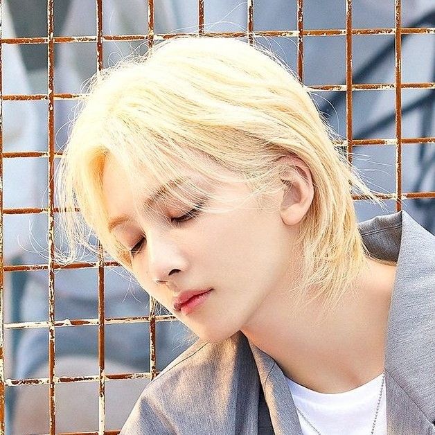 A moment captured by Jeonghan (SEVENTEEN)'s fan