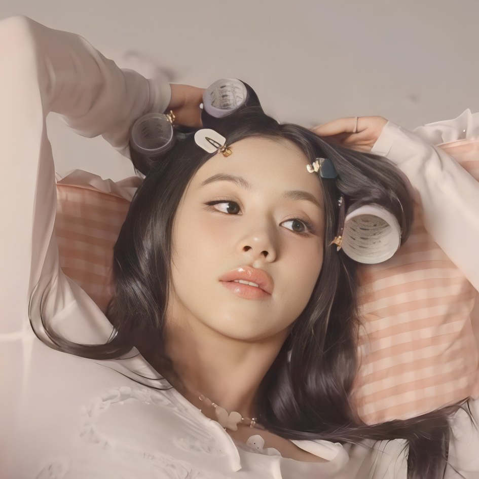 Latest photo of Chaeyoung (TWICE)