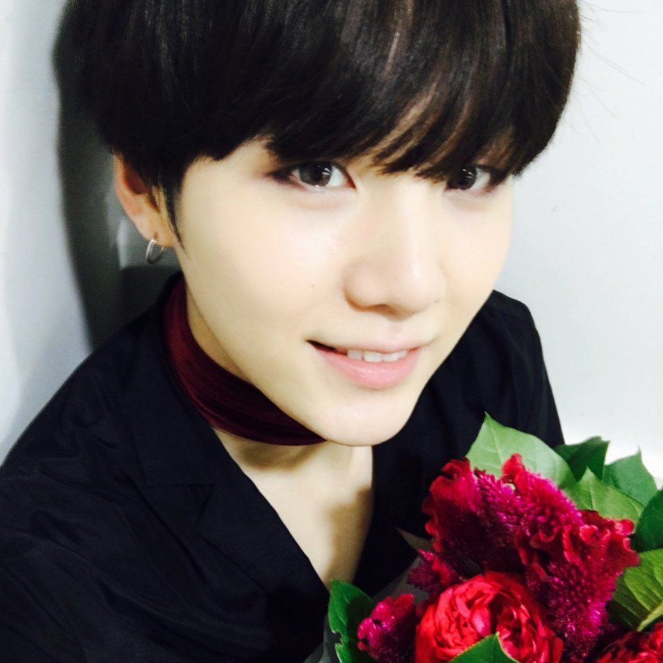 Foto aktivitas terbaru SUGA (BTS)