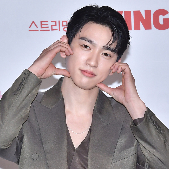 Behind-the-scenes cut of Jinyoung (GOT7)
