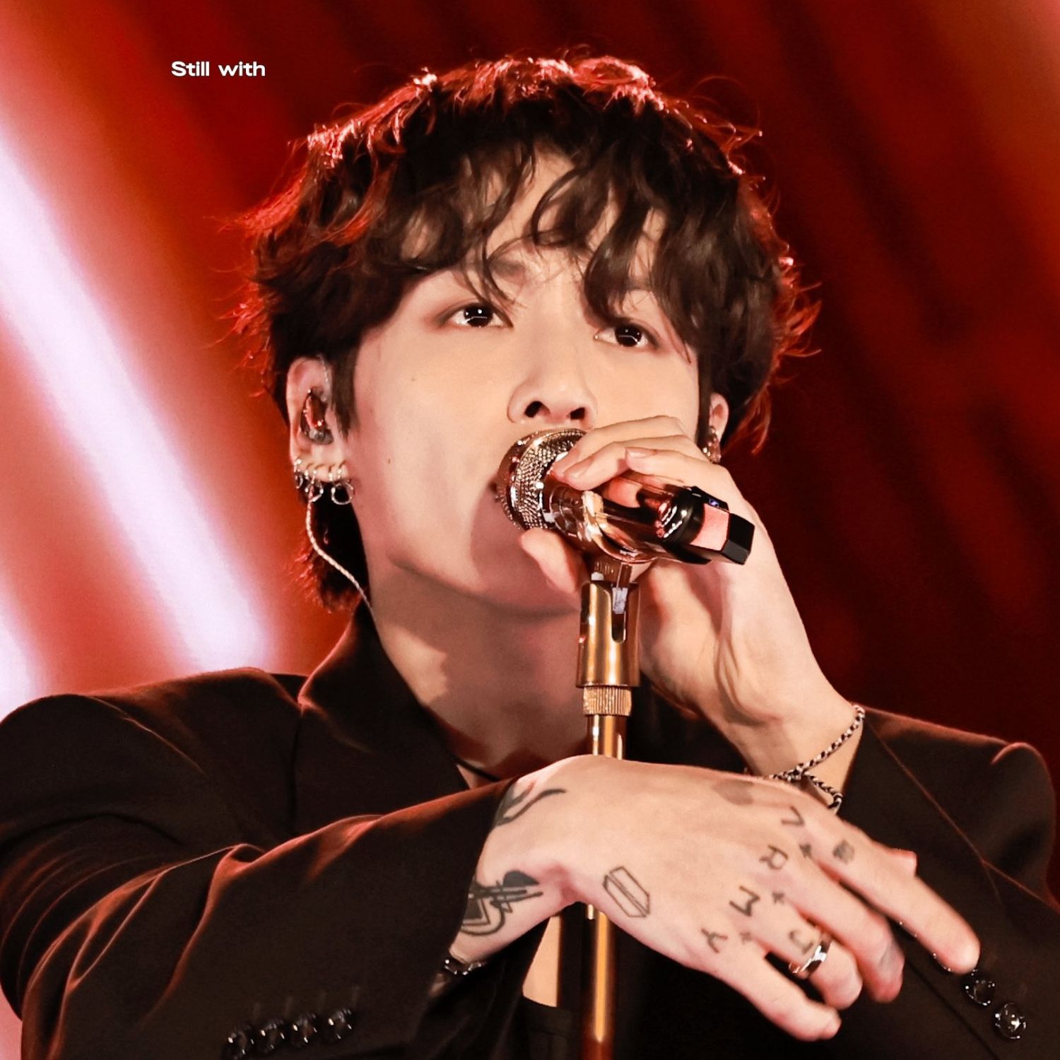 Foto aktivitas terbaru Jungkook (BTS)