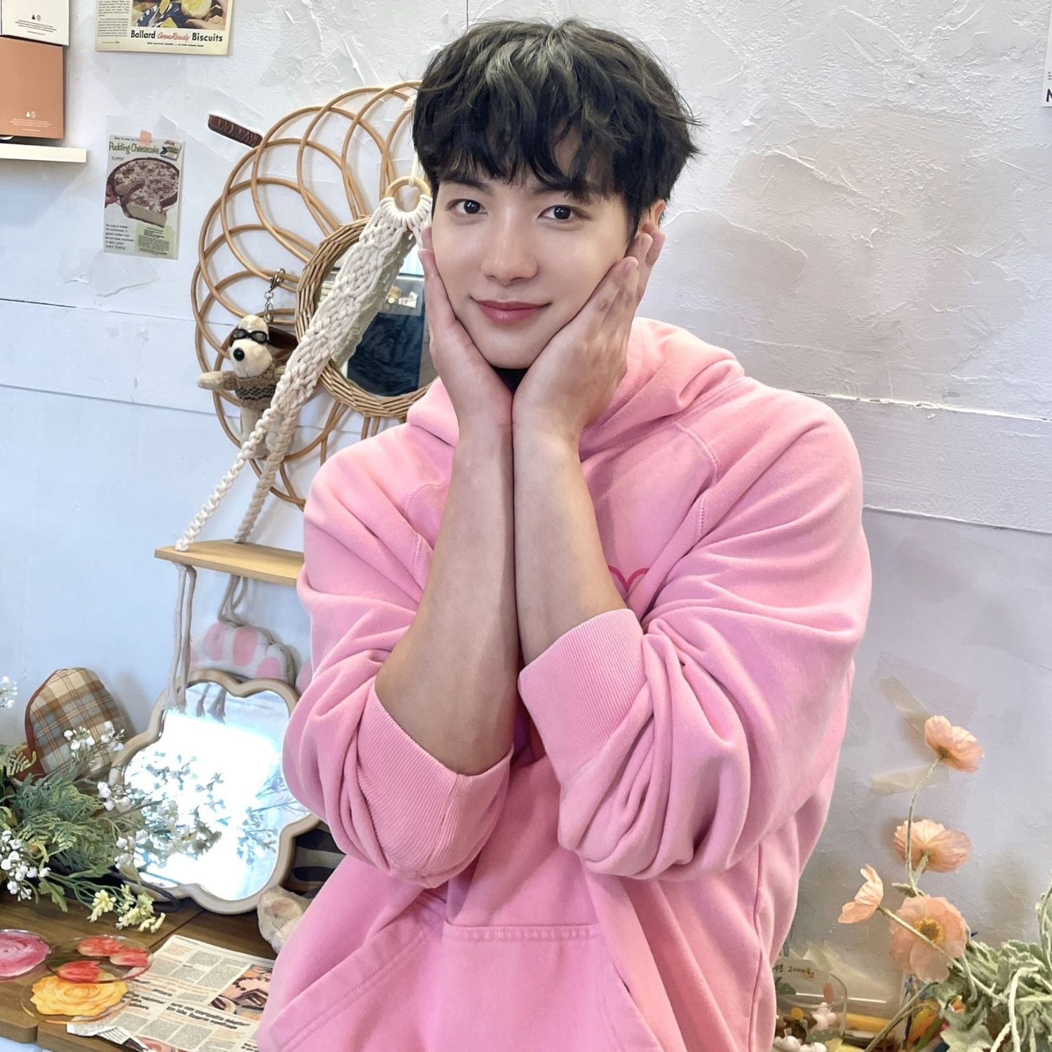 A moment captured by Kim Jonghyeon's fan