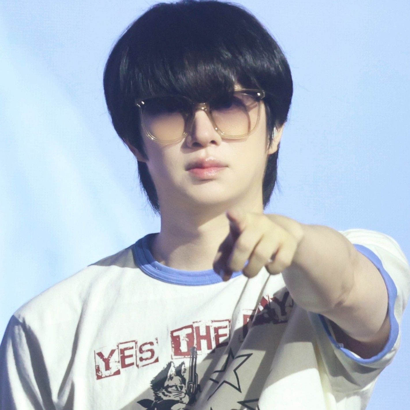 Behind-the-scenes cut of Heechul (Super Junior)