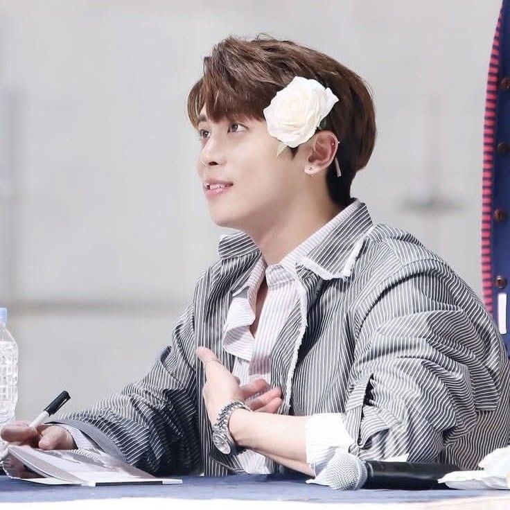 Foto aktivitas terbaru Jonghyun (SHINee)