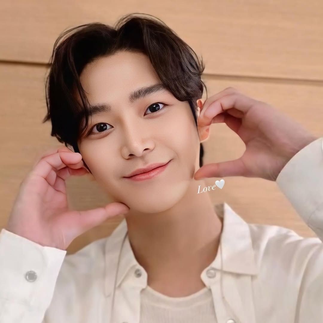 Behind-the-scenes cut of Rowoon