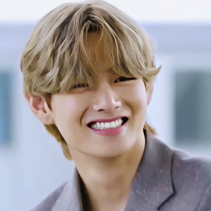 뷔 (방탄소년단)의 최신 사진