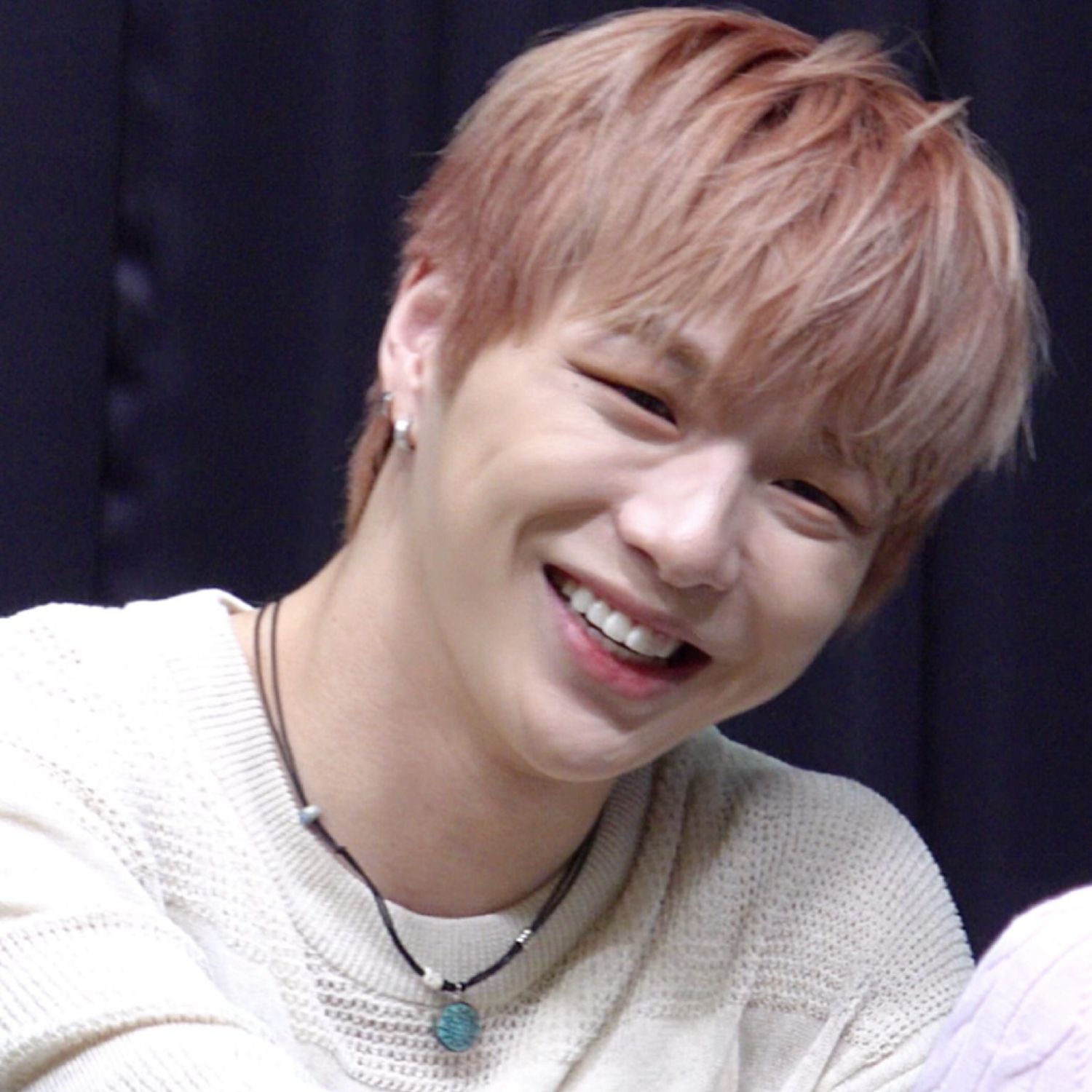 Behind-the-scenes cut of Kang Daniel