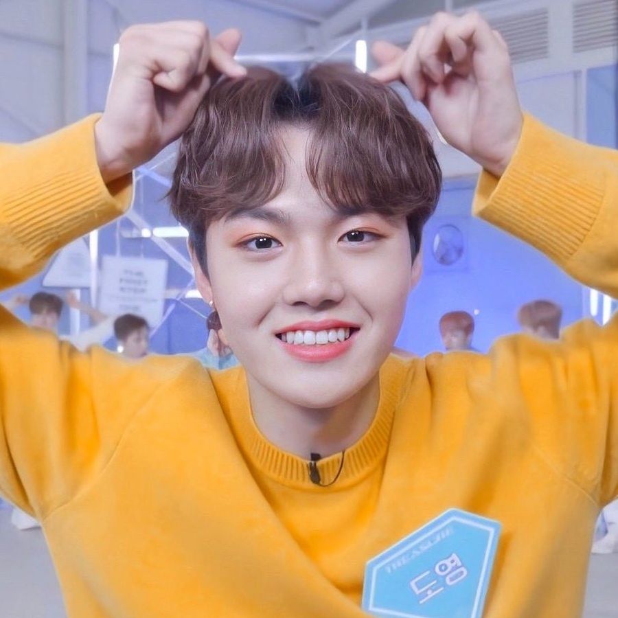 Recent activity shot of Doyoung (TREASURE)