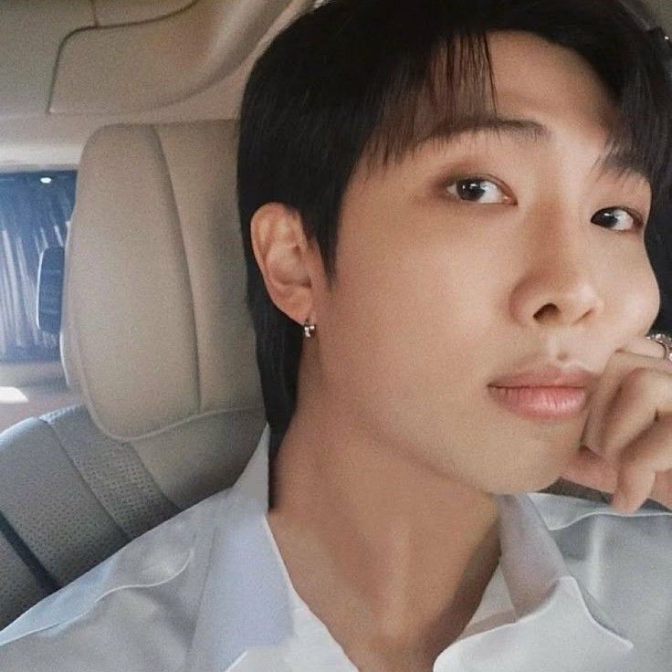 Momen yang diabadikan oleh penggemar RM (BTS)