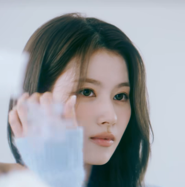 Potret di balik layar Sana (TWICE)