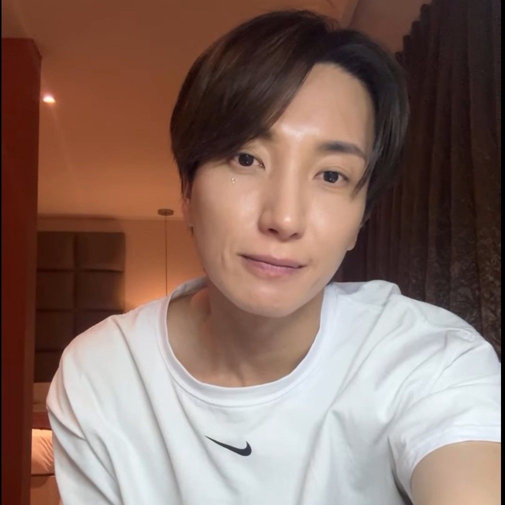 A moment captured by Leeteuk (Super Junior)'s fan