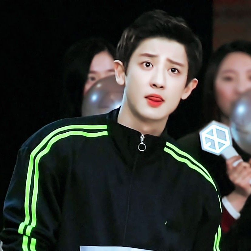 Recent activity shot of Chanyeol (EXO)
