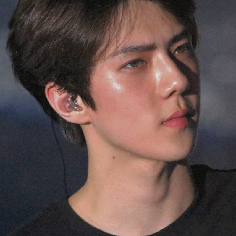 Behind-the-scenes cut of EXO