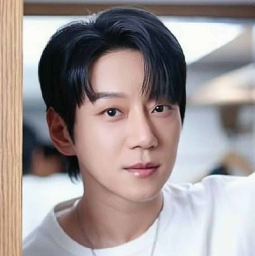 Latest photo of Hwang Chiyeol