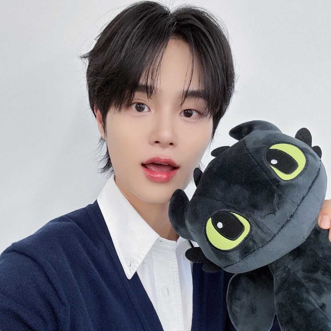 Foto aktivitas terbaru Lee Daehwi (AB6IX)