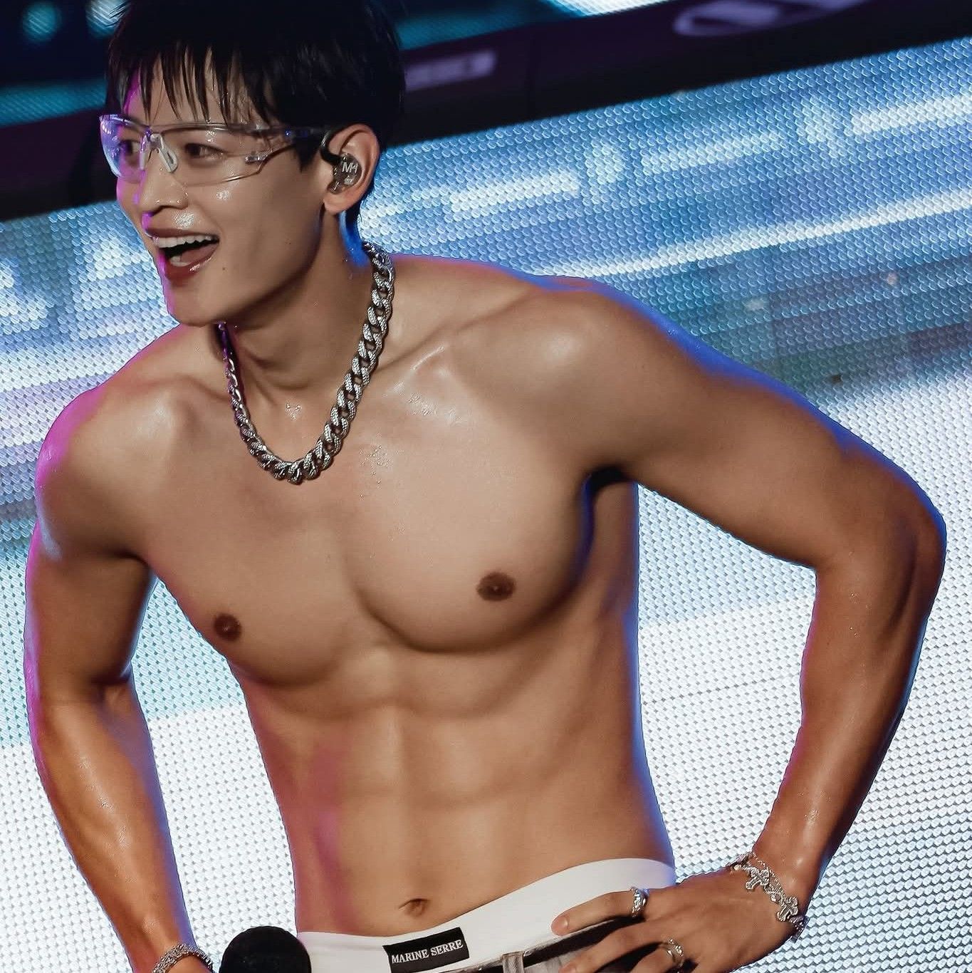 A moment captured by Minho (SHINee)'s fan